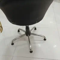 صندلی کوتاهی وصندلی فلزی