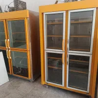 دو عدد یخچال که یکیش فریزر چهار در هستن