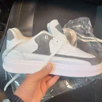 یک جفت کفش  لژ دار خوب خوشگل جذاب