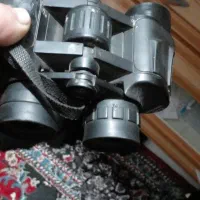 دوبین شکاری  با یک دعا کتاب قدیمی