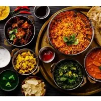 استخدام آشپز و کمک آشپز  آقا و خانم