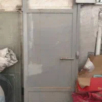 درب ورودی مغازه از داخل