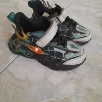چند جفت کفش و کیف و لباس بچه گانه