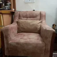 مبل راحتی و میز عسلی