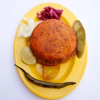 کمک اشپز وکارگر ساده غذای ایرانی تهیه غذا