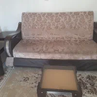 مبلمان راحتی همراه با میزهای پذیرایی