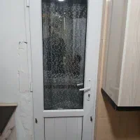 یک درب بالکن به فروش می‌رسد