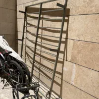 پایه آهنی زیر تخت