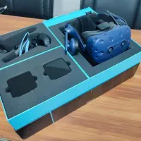 هدست واقعیت مجازی htc vive pro با کیس گیمینگ