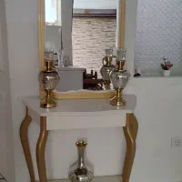 آینه و شمعدان و گلدان