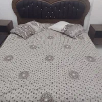 تخت دونفره همراه ومیزارایشی