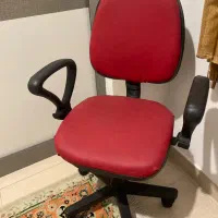 صندلی چرخدار قرمز