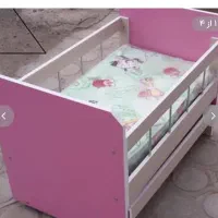 یک عددتخت خواب نوزادوکریرنوزاد