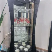 ویترین پشت اینه