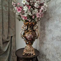 گل و گلدان لاکچری و میز