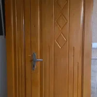 درب آپارتمانی، چوب محکم