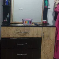 میزارایش و دوعدد پاتختی