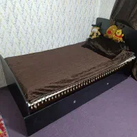 تخت میمان میزبان کشو بزرگ