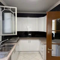 کابینت هایگلاس سفید به همراه سینک اخوان