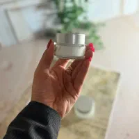 تولید ظرف شیشه ای کرم۲۰سی سی دهانه۳۸با درب رنگی
