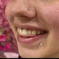 انجام خدمات چالگونه و پیرسینگ
