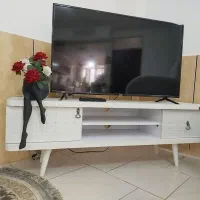 تلویزیون ۴۳ اینچ + میز