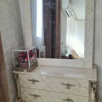 دو جفت آیینه و کنسول