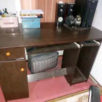 میز تحریر و کامپیوتر