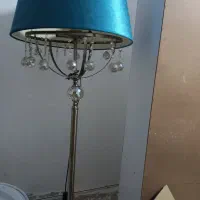 آباژور ایستاده