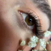 خدمات و آموزش کاشت مژه و کاشت ناخن در صدرا فاز ۲