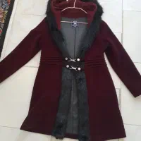 یک عدد پالتو یا کاپشن زنانه