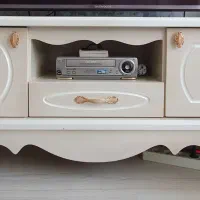 میز تلویزیون کلاسیک MDF بسیار تمیز و سالم