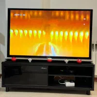 میز تلویزیون ۱۳۵ سانتی‌متری MDF بسیار تمیز و شیک
