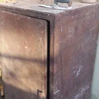 یک عدد صندوق اهنی