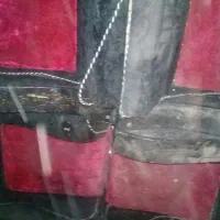 مبل ۴ نفره توی زیرزمین بوده روش گردو خاکه تمیز کنی