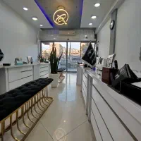 منشی املاک، خیابان درختی،