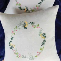 دو عدد کوسن گلدوزی و دوخته شده با دست