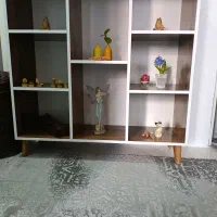 یک عدد شلفا م دی اف  یا کتابخانه یا ویترین