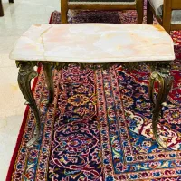 میز عسلی کلاسیک صفحه سنگی پایه منبت