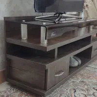 میز تلویزیون در حد نو کاملا سالم.دارای دوکشو