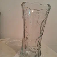 گلدان و گل مصنوعی
