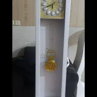 ساعت ایستاده سفید