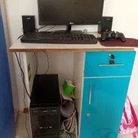 کامپیوتر با میز کامپیوتر