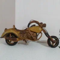 مجسمه موتور چوبی بزرگ