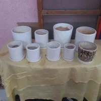 تعدادی گلدون سرامیکی با زیر گلدون قیما توافقی