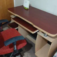 میز کامپیوتر و صندلی چرخ دار درحد نو