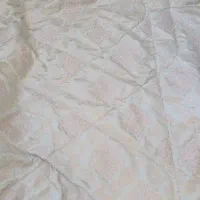 روی تختی مخمل نو طلاکوب