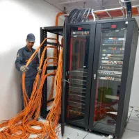 استخدام کار اموز و کمک نصاب