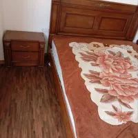 تخت دونفره و دراور و میز عسلی