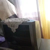 تلویزیون قدیمی بدون کنترل بفروش میرسد